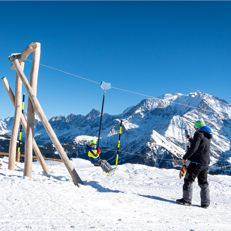 Tyrolienne sur ll’aire de jeux