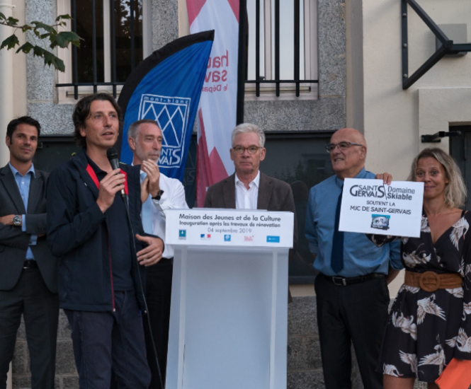 Remise du chèque de 8000€ par le Domaine Skiable de Saint-Gervais à la MJC